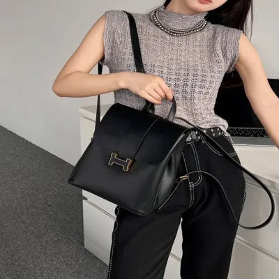 Black Leather Women's Backpack حقيبة ظهر نسائية من الجلد الأسود
