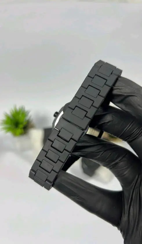 Black Arabic Aura Watch – ساعة الهالة السوداء بالأرقام العربية