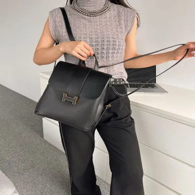 Black Leather Women's Backpack حقيبة ظهر نسائية من الجلد الأسود